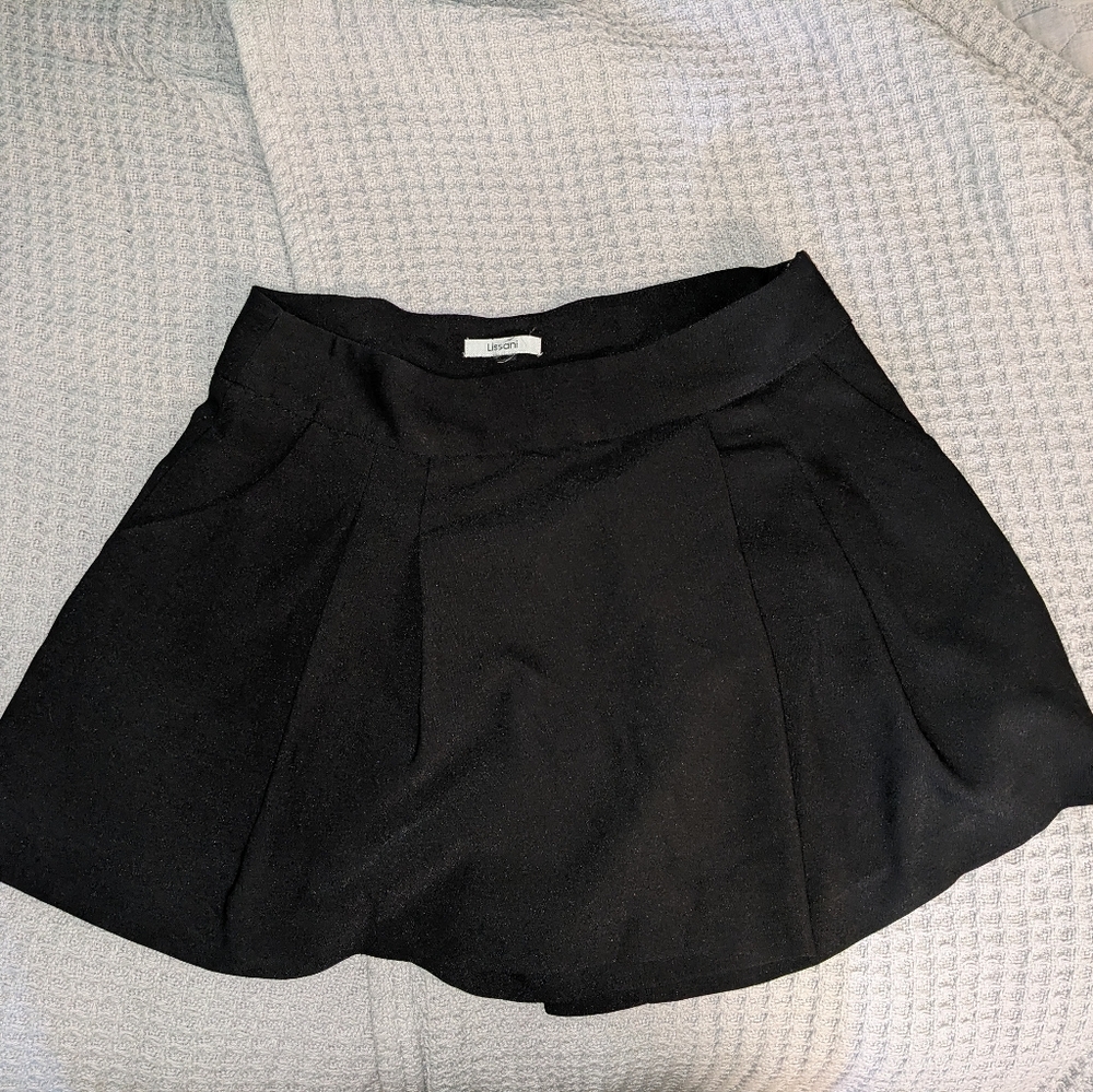 Black skort